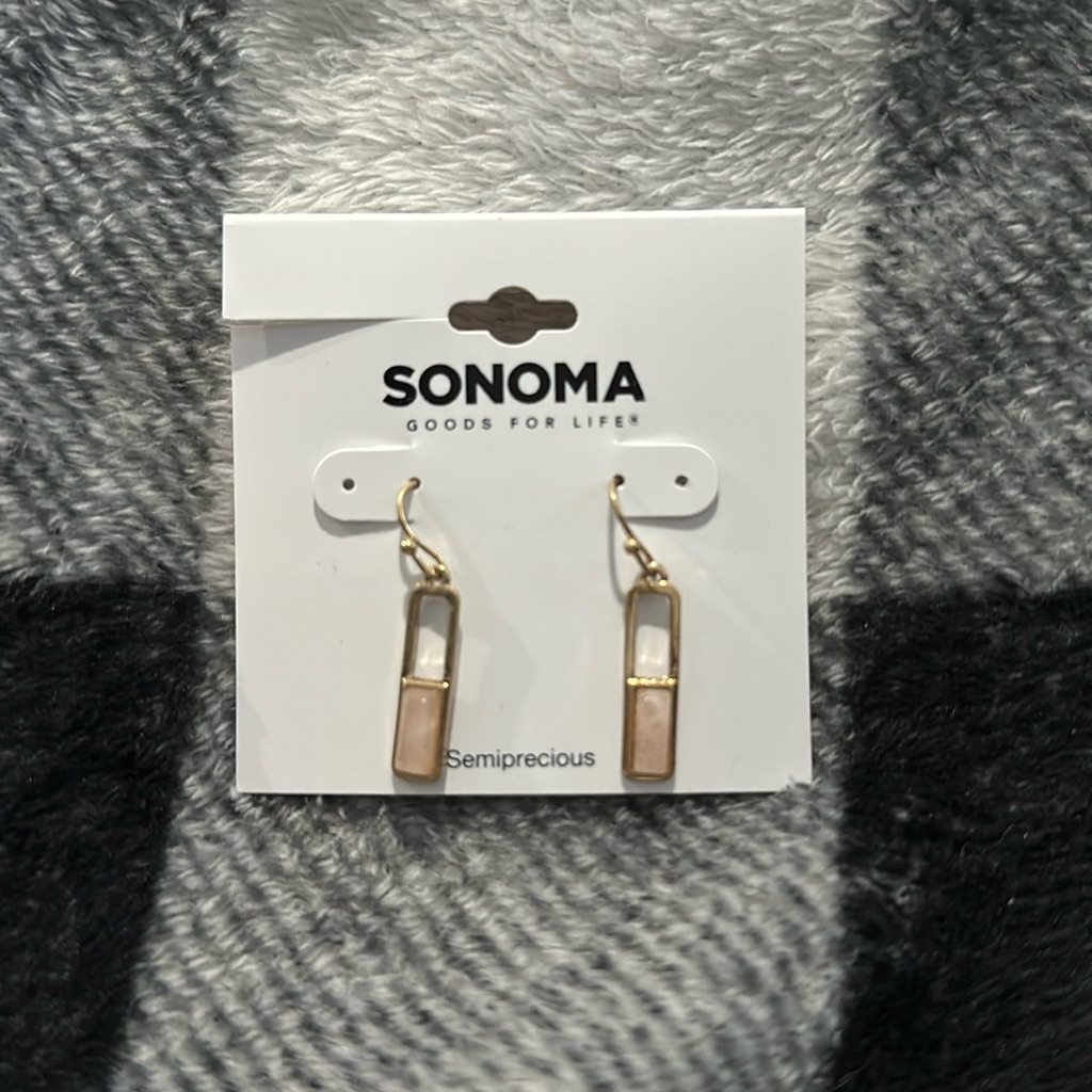 Gold Tone Earrings 6$